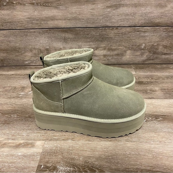 UGGUltra Mini Platform Boots In Moss Green Size 11 NEW